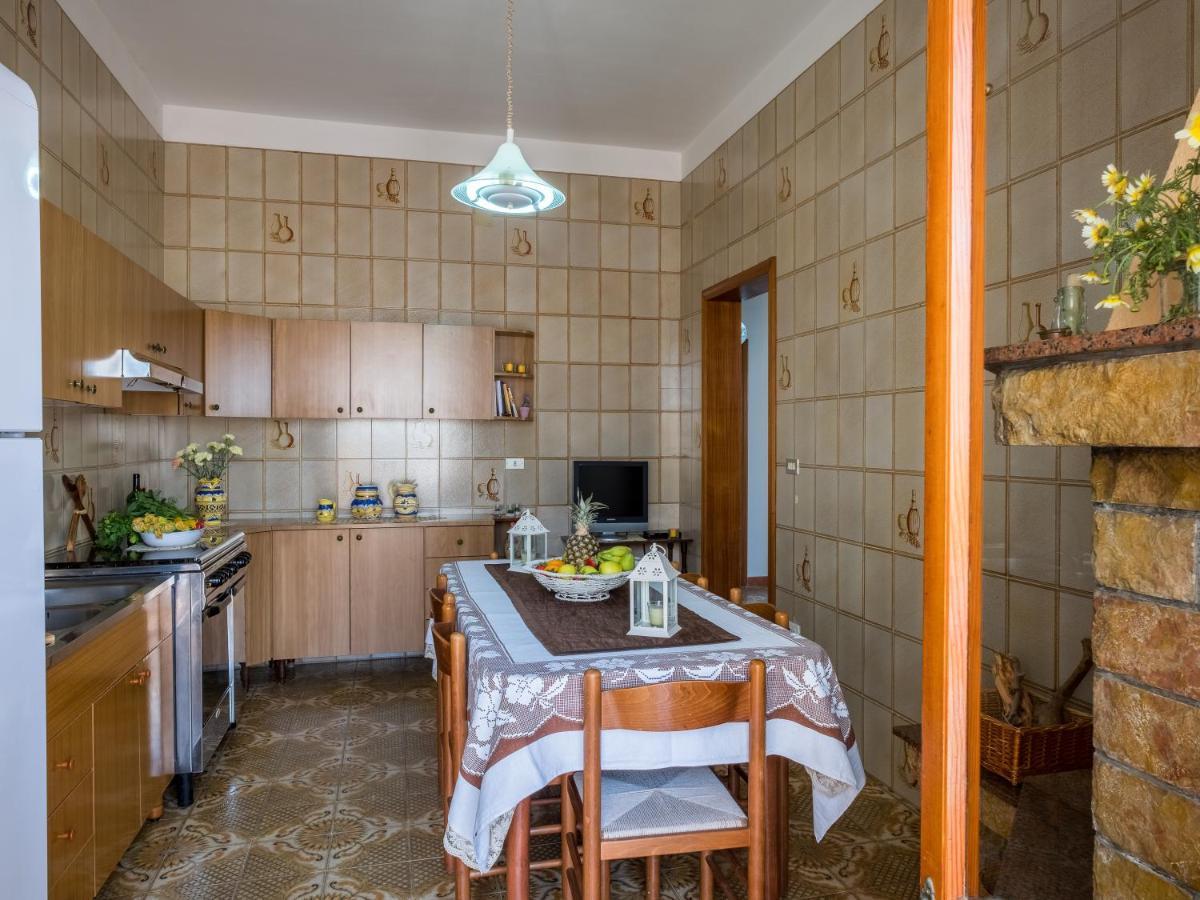 Villetta Lucia Тавиано Екстериор снимка